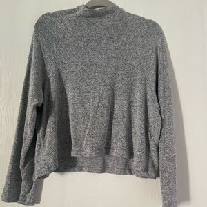 H&M thin grey sweater size small, but fits more medium!